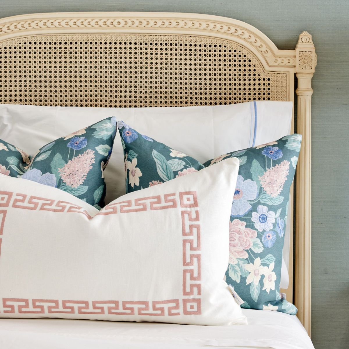 Nimes Bouquet Pillow Cover