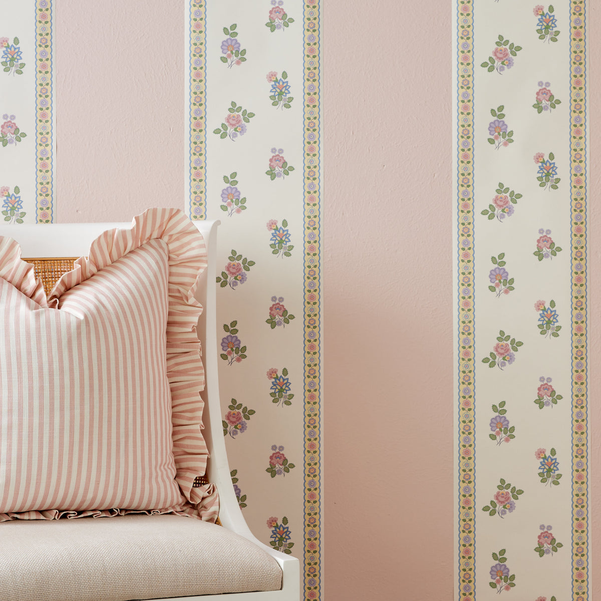 Catalina Border Wallpaper