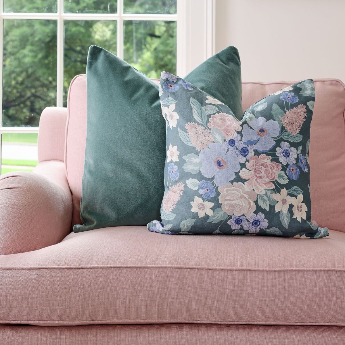 Nimes Bouquet Pillow Cover