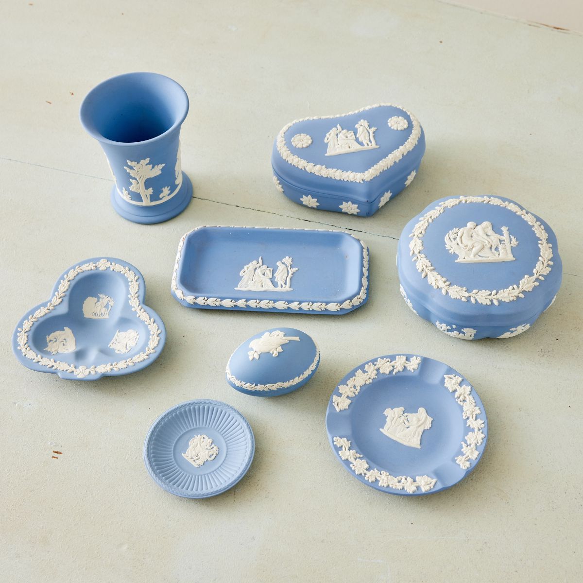 Gorgeous Wedgewood trio of ashtray trinket store dishes