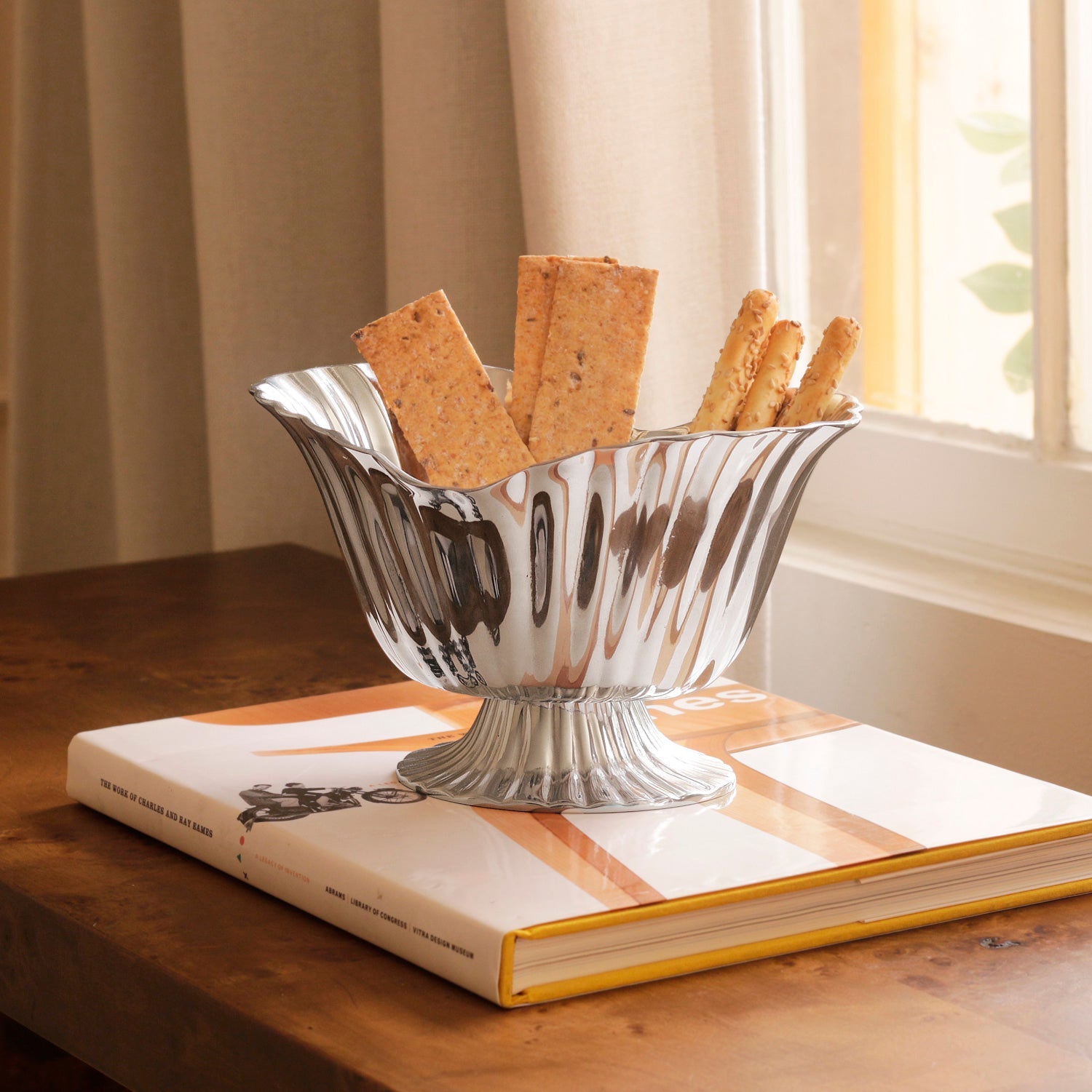 VINTAGE Vienna Medium Grissini Pedestal