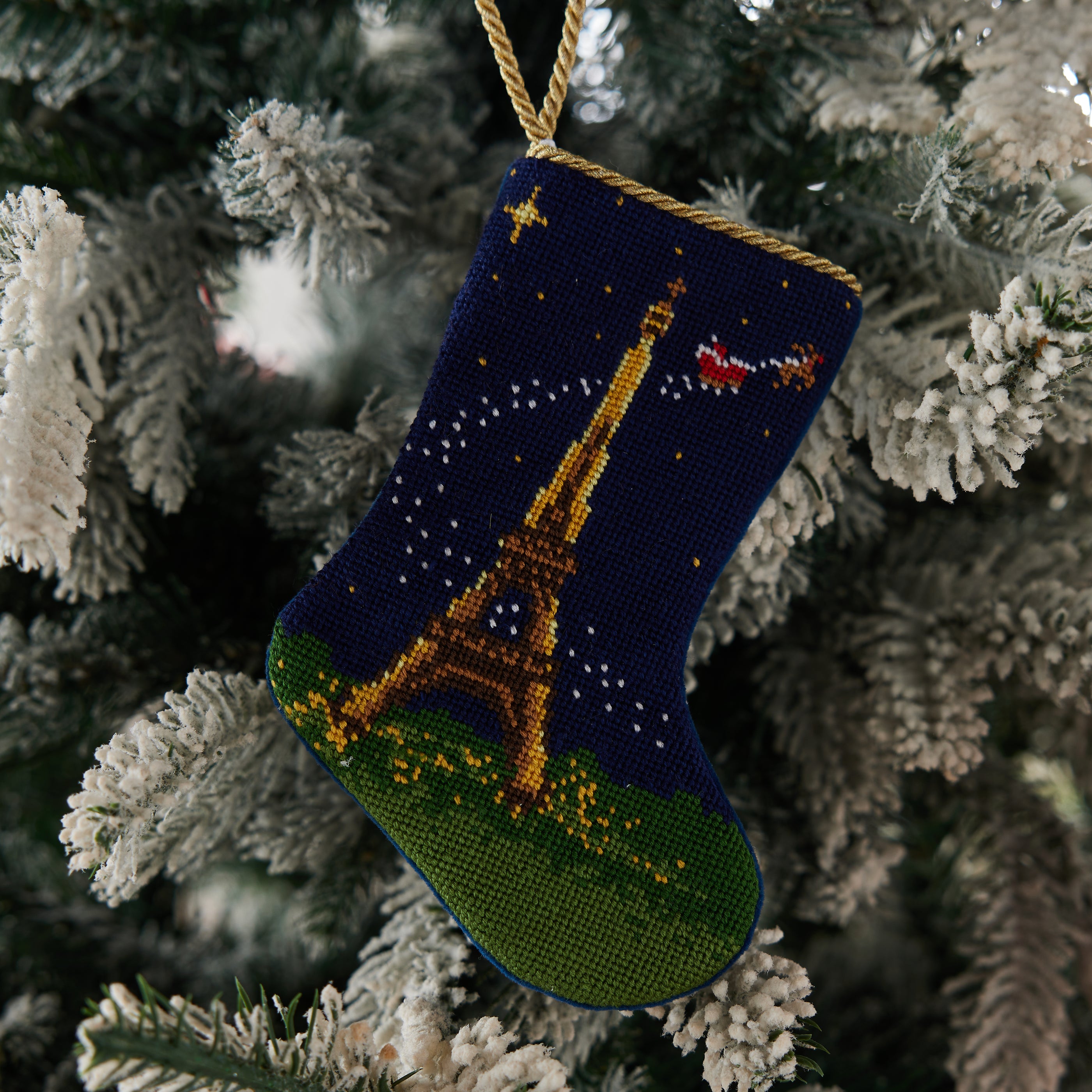 “Bonne Nuit” Santa in Paris