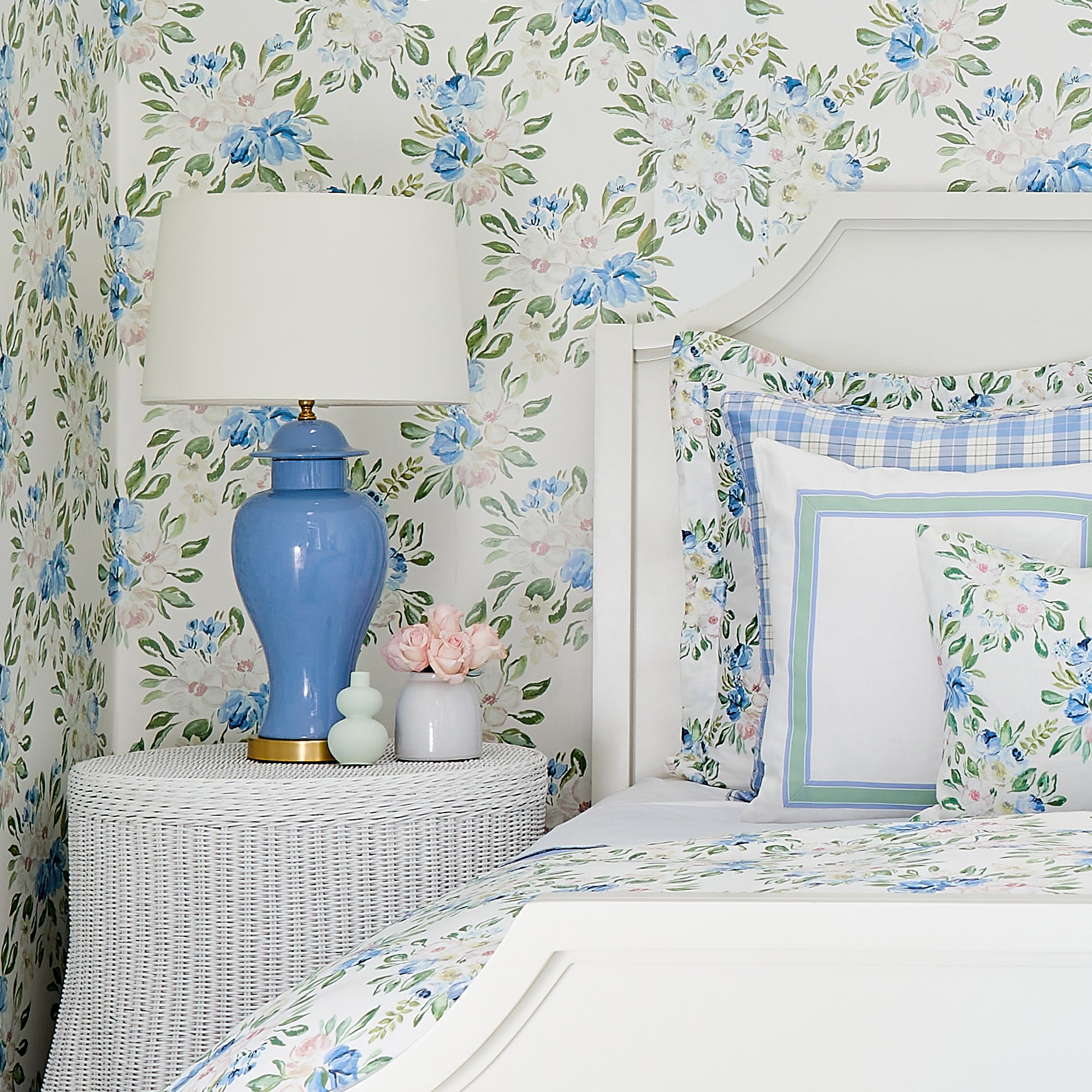 Tiffany & Co. スケッチ　ライトブルー Clara Lamp in French Blue | Table Lamp | Caitlin Wilson