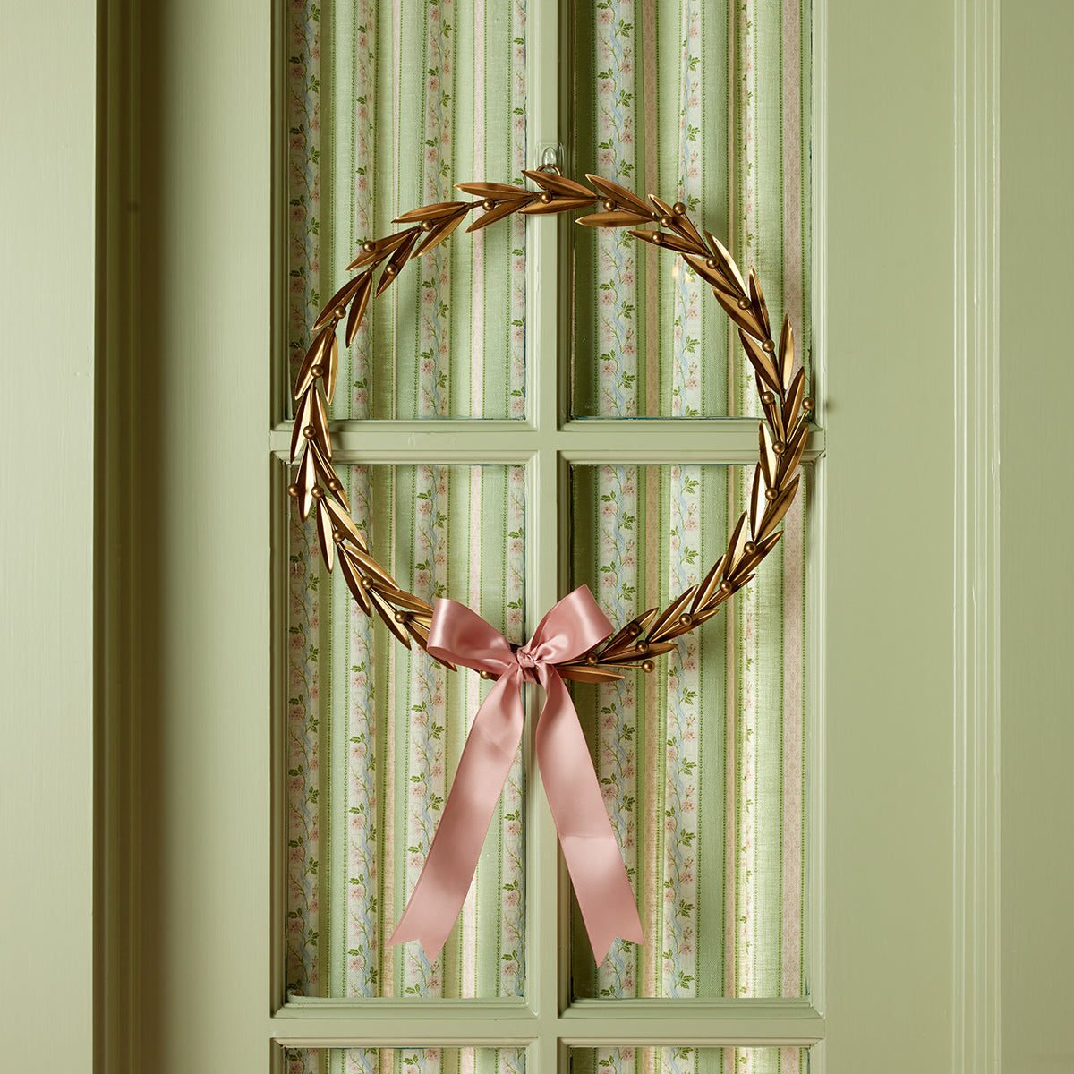 Metal Mistletoe Wreath