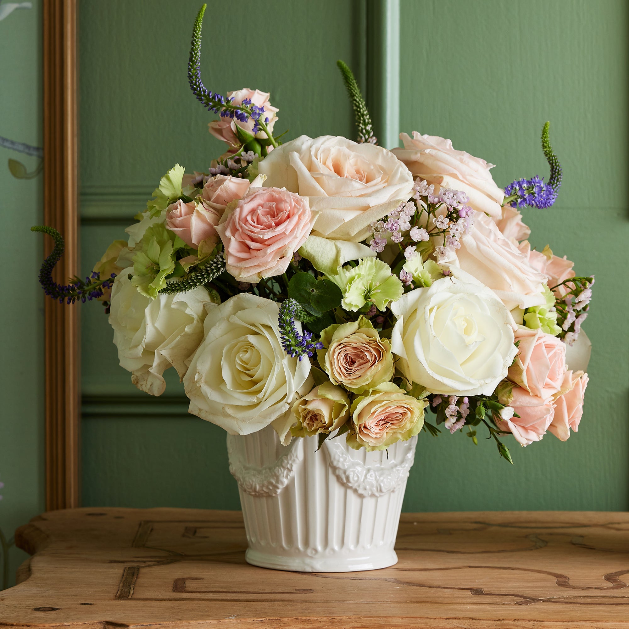 Petite Garland Cachetpot in Creme