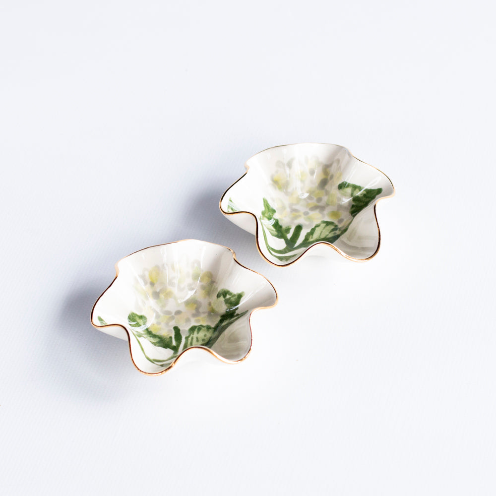 Ami White Hydrangea Wavy Bowl - Ring Dish