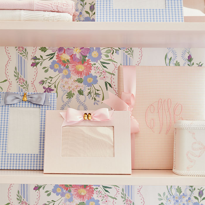 Linen Bunny Bow Frame in Gingham