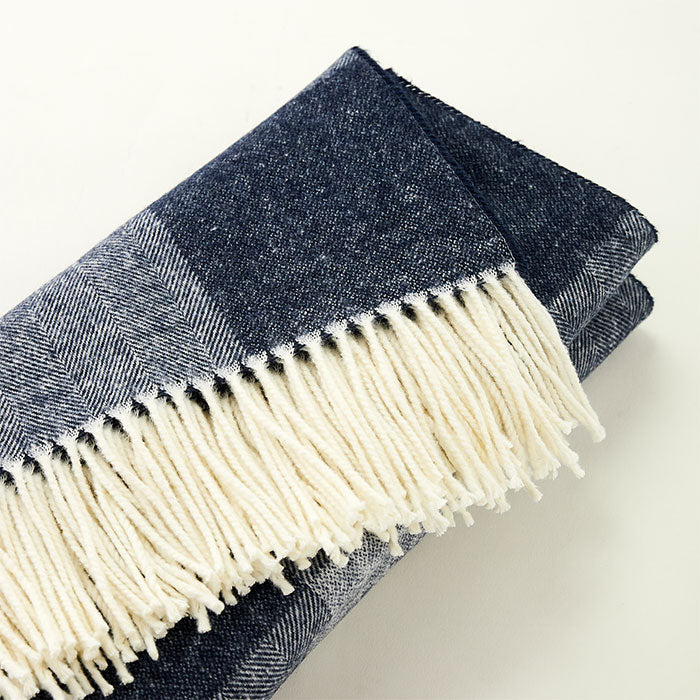 Hampton Plaid Throw in Navy