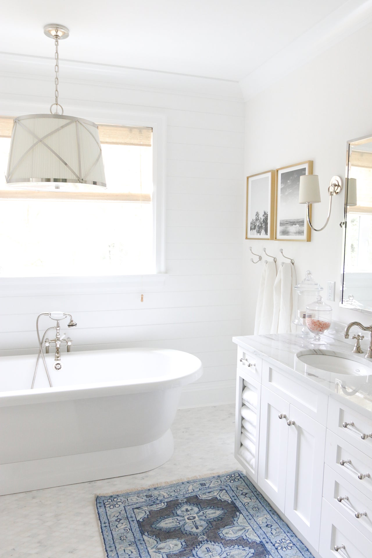 MONIKA HIBBS’ COASTAL BATHROOM