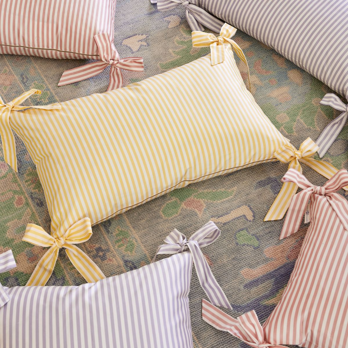 Noelle Bow Pillow in Lemon