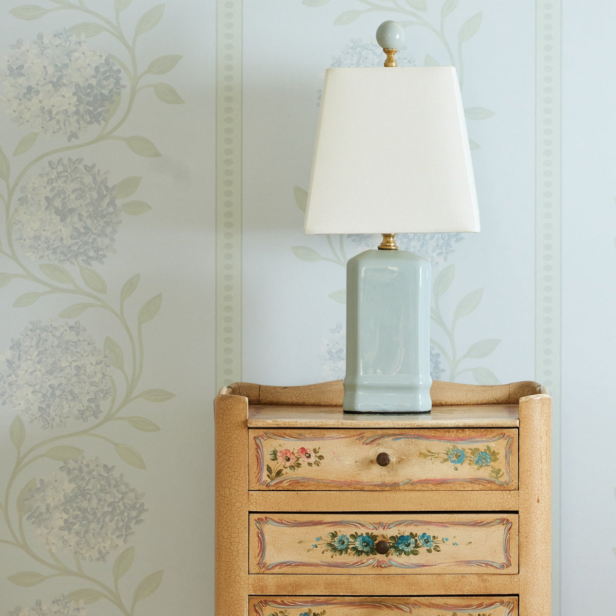  Nantucket Blooms Wallpaper Swatch - Caitlin Wilson Designs