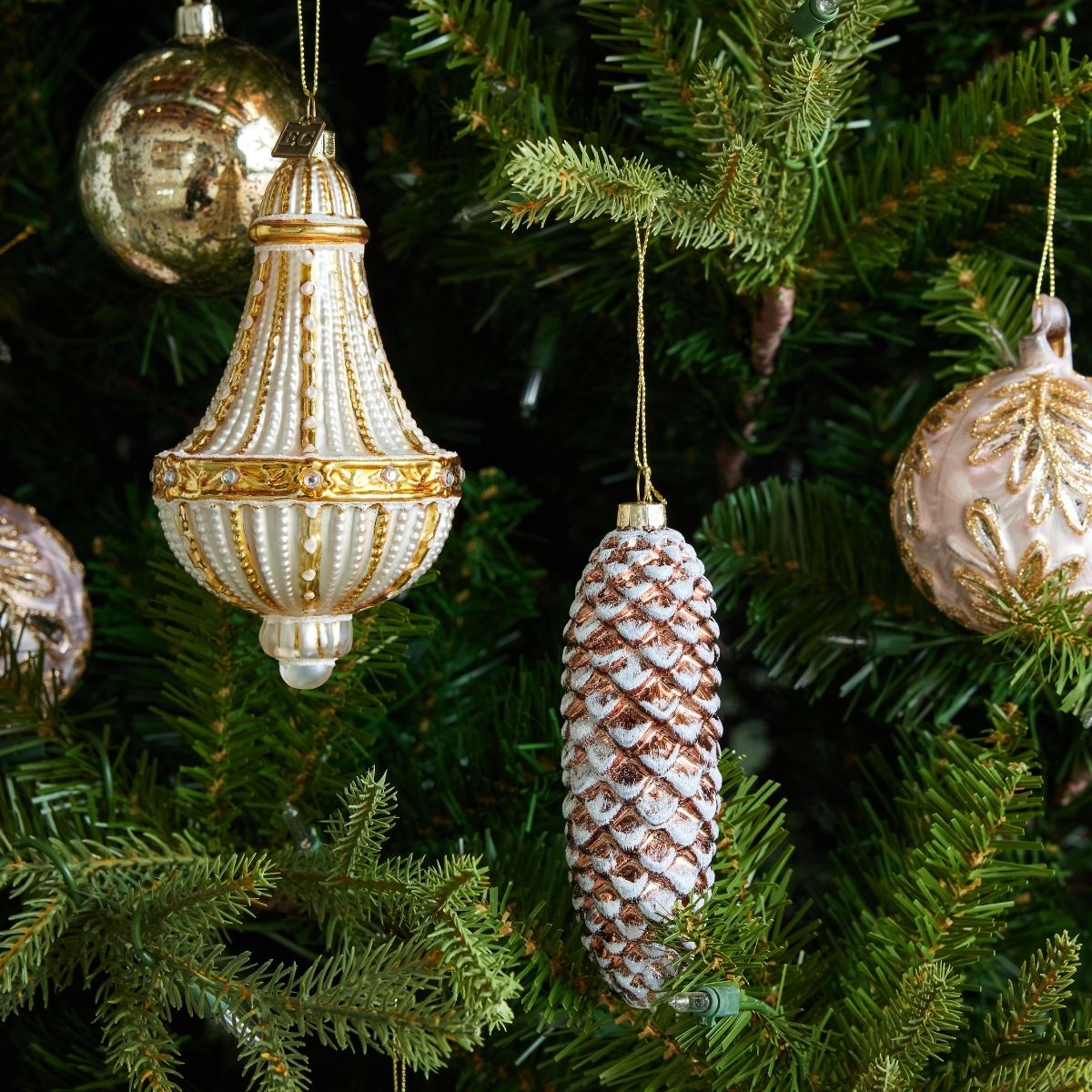 Pinecone Ornaments Set