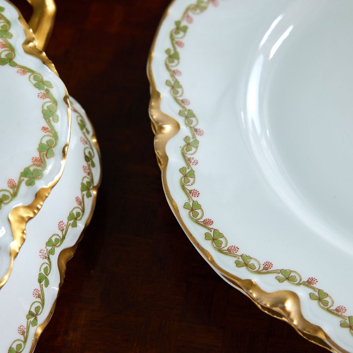 フランス製　Limoges Haviland リム付きディープディッシュ Oval Haviland Limoges Platter with Scalloped Edge. Stunning
