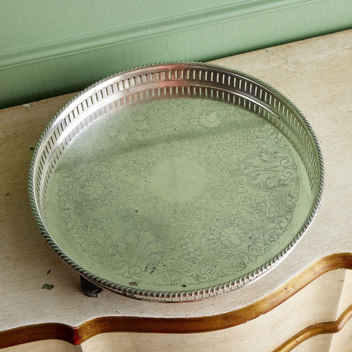 Rounded Metal Tray