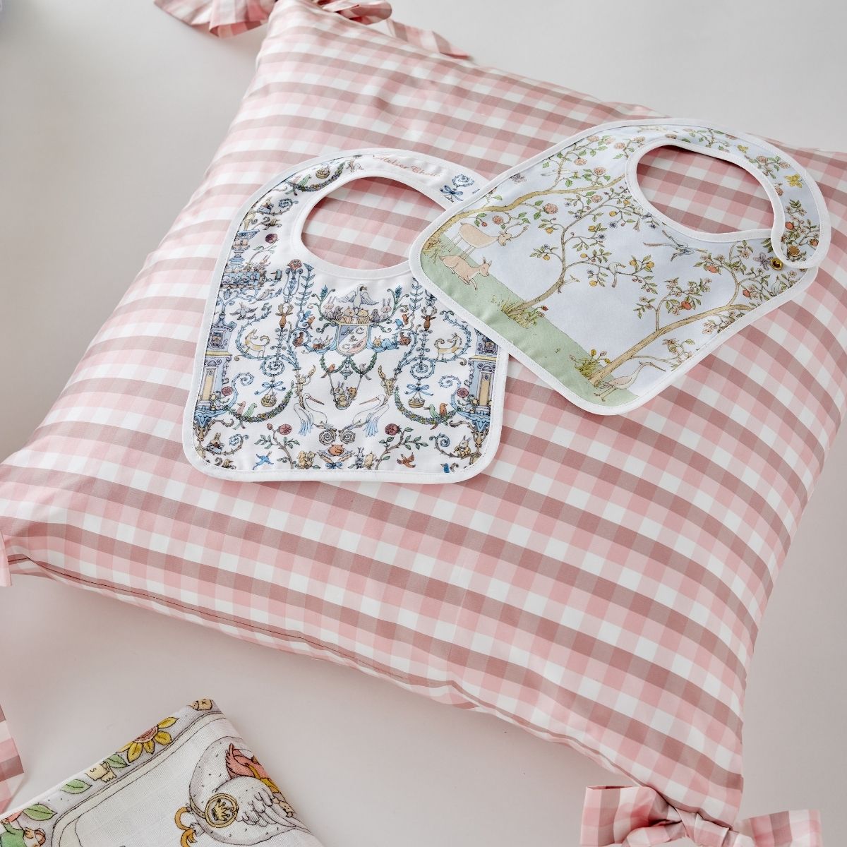 Bib Toile de Jouy Blue - Atelier Choux x Caitlin Wilson