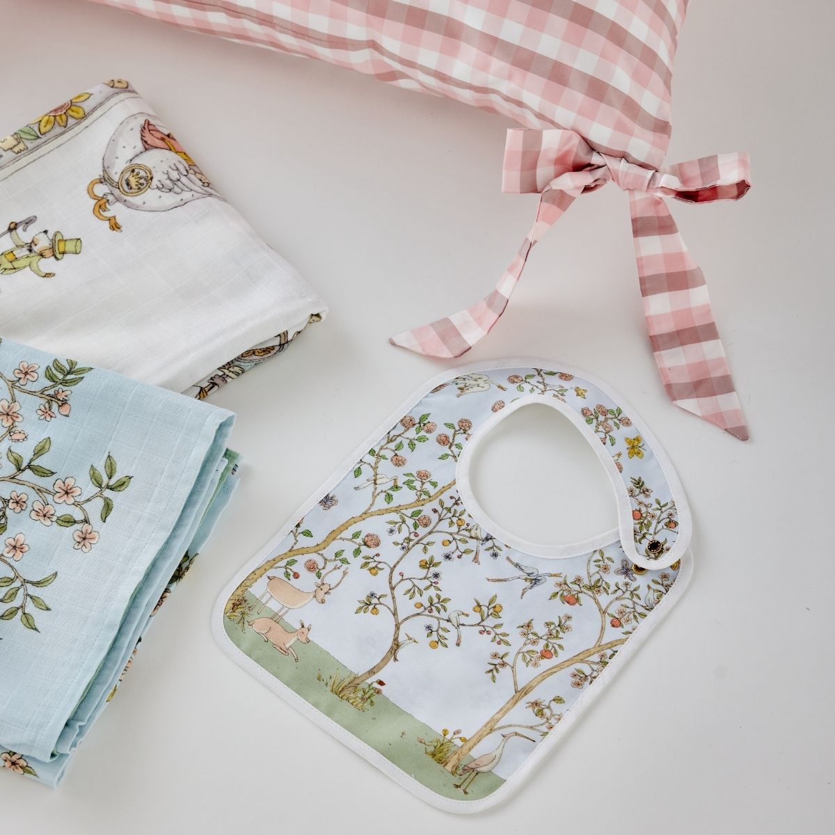 Atelier Choux Bib - In Bloom Blue