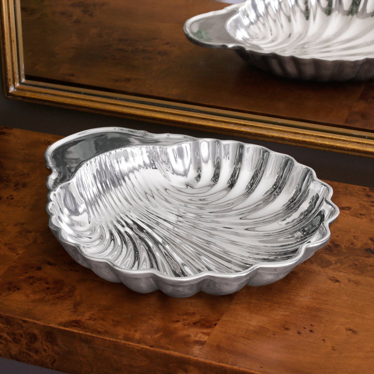 VINTAGE Medium Scallop Shell