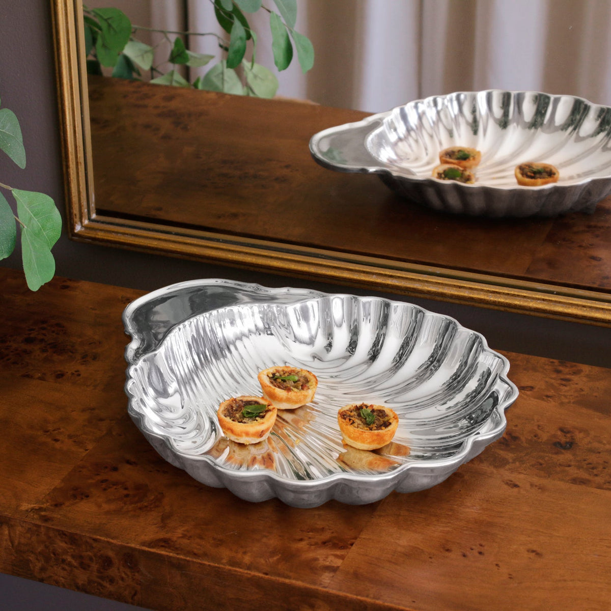 VINTAGE Medium Scallop Shell