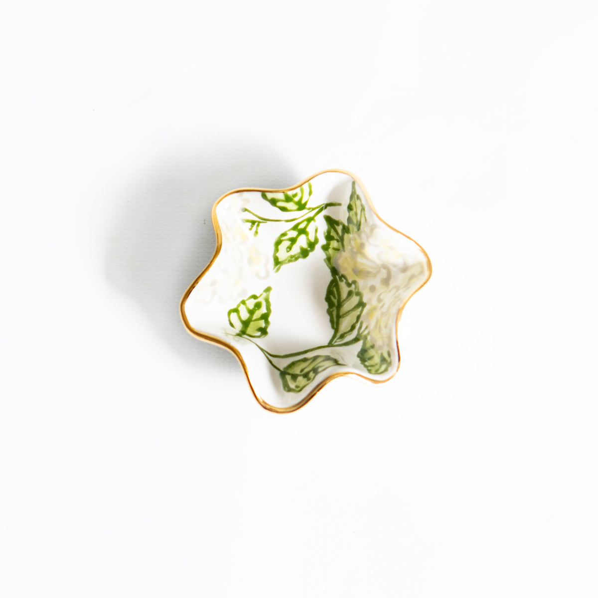 Ami White Hydrangea Wavy Bowl - Ring Dish
