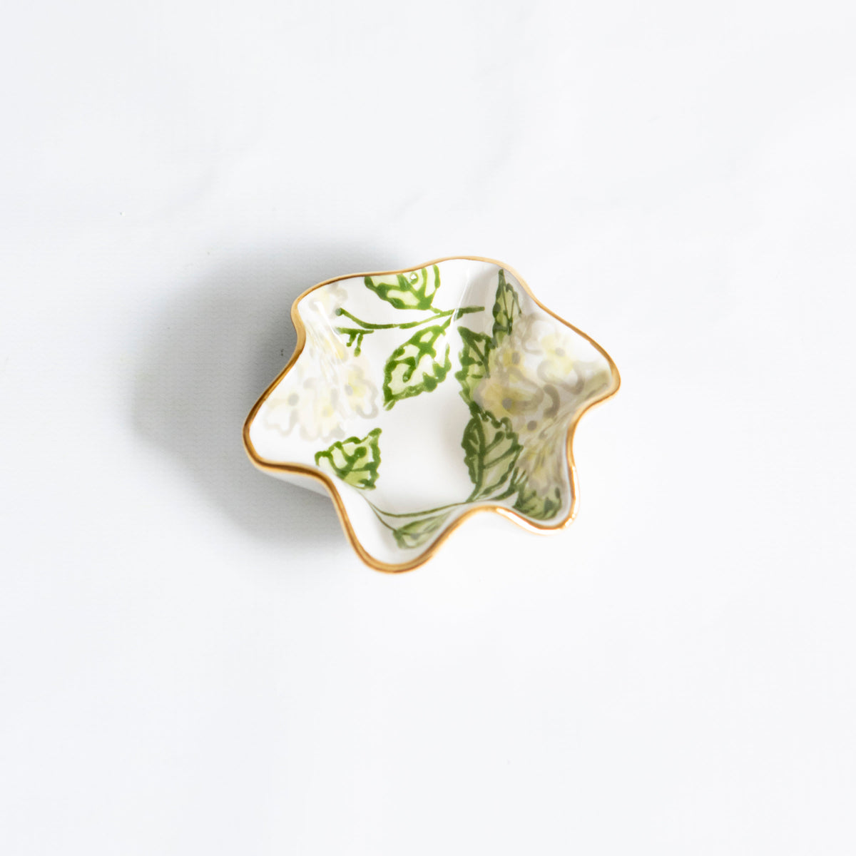 Ami White Hydrangea Wavy Bowl - Ring Dish