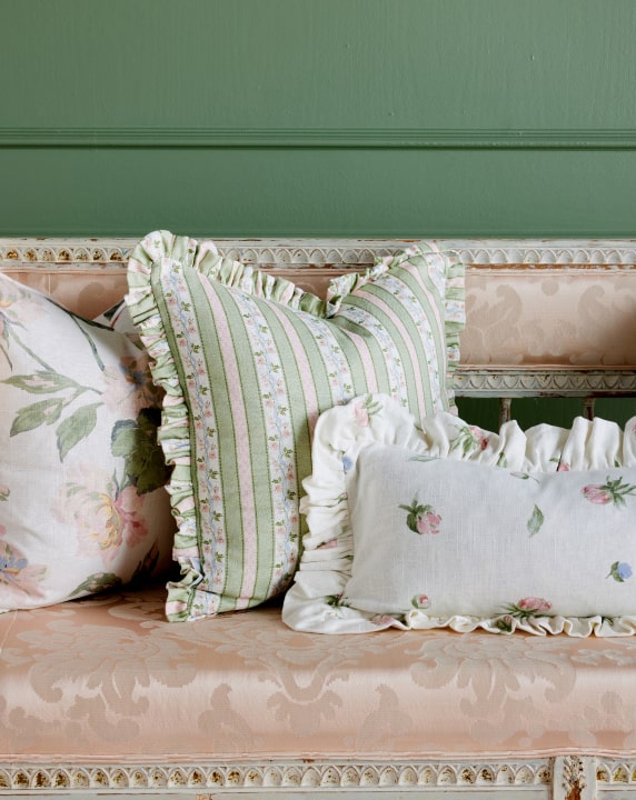 Inspired Moments | From romantic floral motifs to storied tapestries and well-patinaed furnishings, our current muse whispers nothing but chic antiquity at every turn.