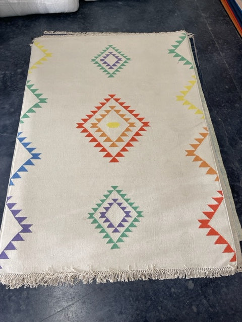 Multi Diamond Pennant