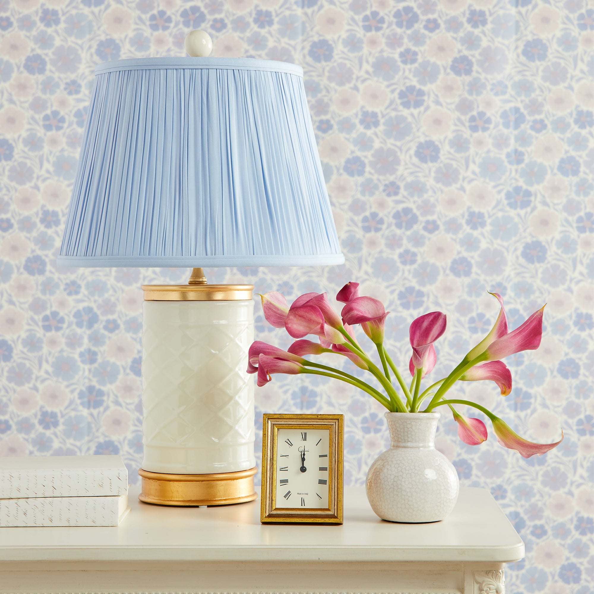 Layla Lamp in White